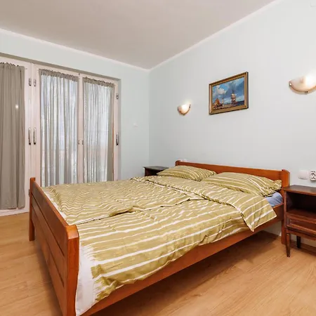 Posavec Apartment *